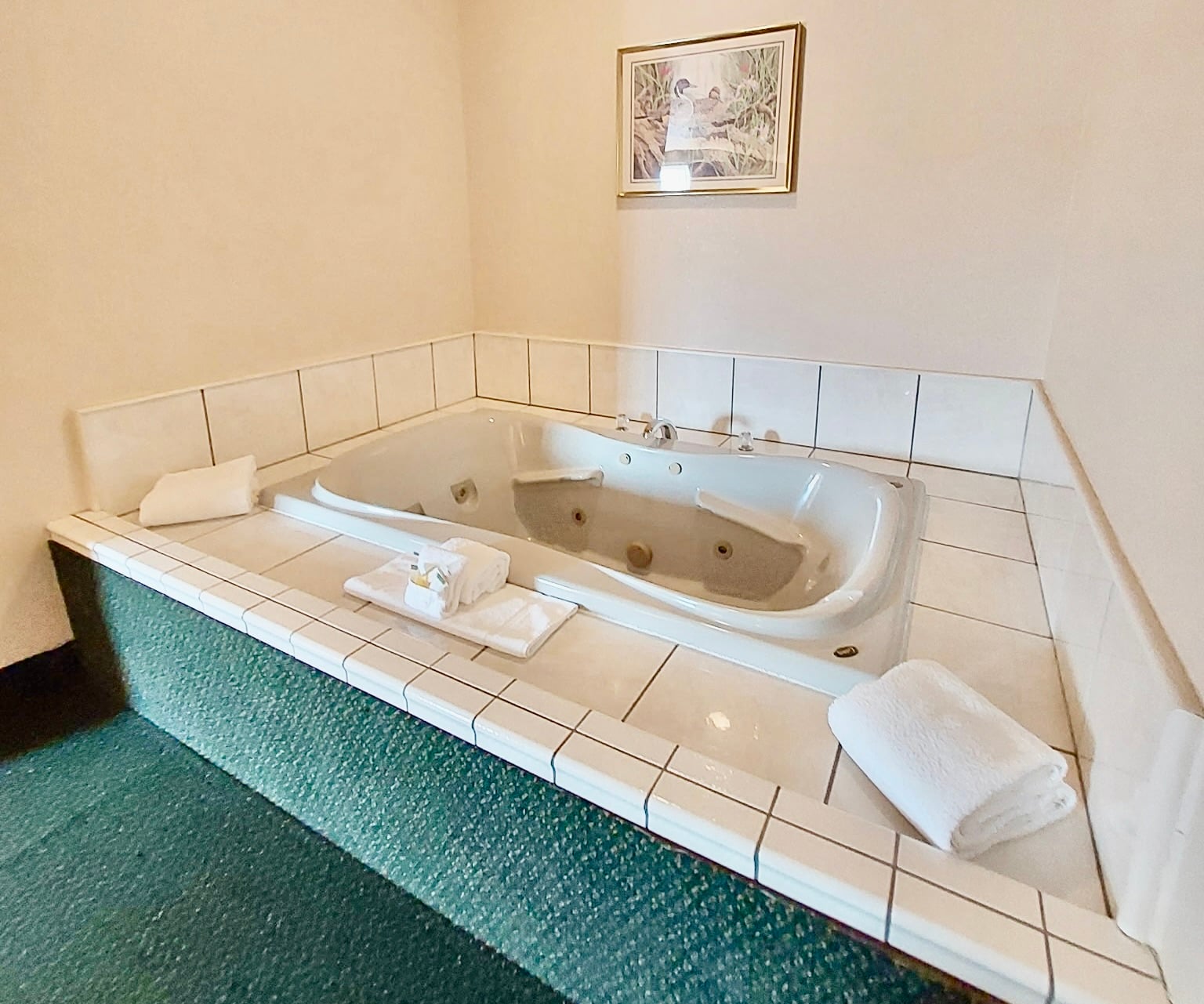 King Deluxe Jacuzzi Suite Hotel Hamilton