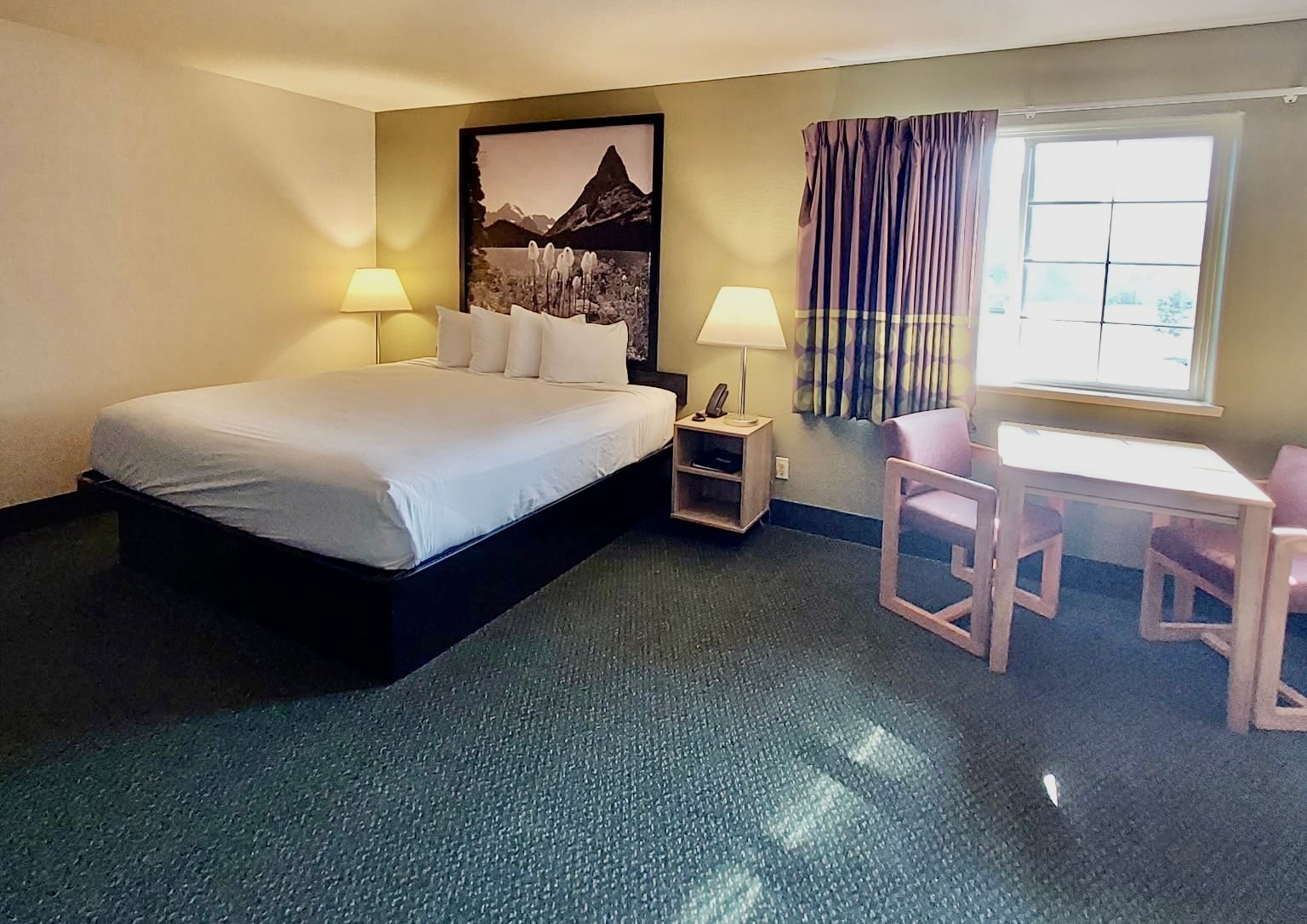 King Deluxe Jacuzzi Suite Hotel Hamilton