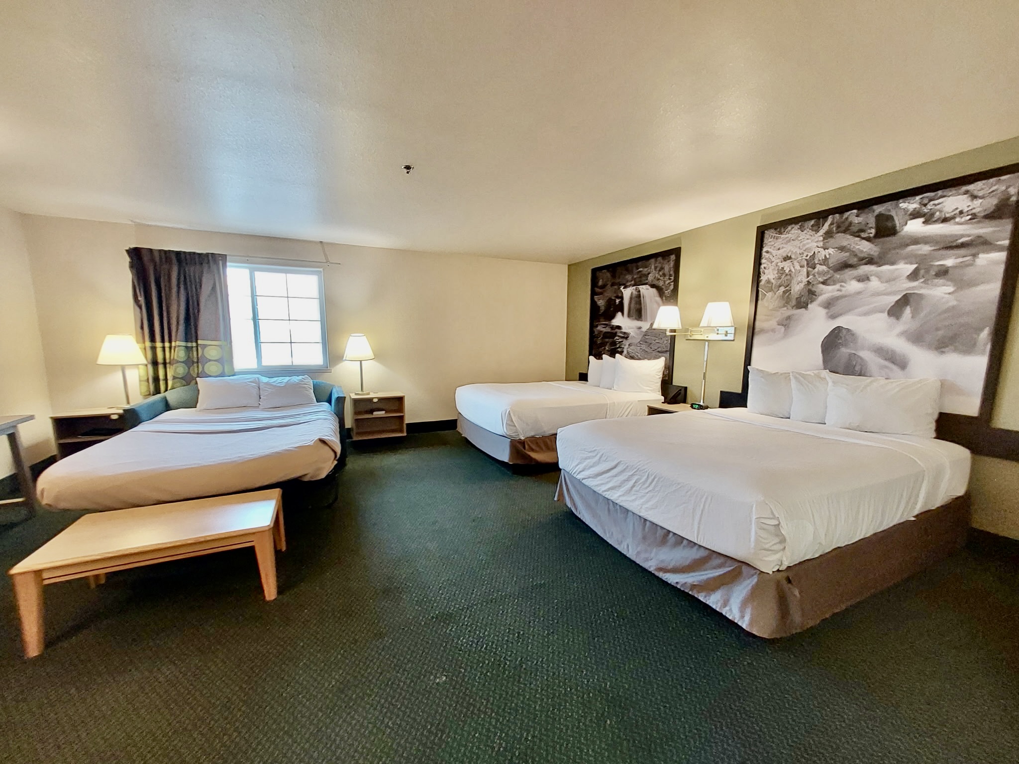 Double Queen Room Hotel Hamilton